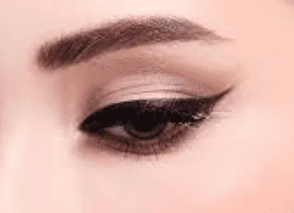 Resultado final del diseño: Eyeliner grueso